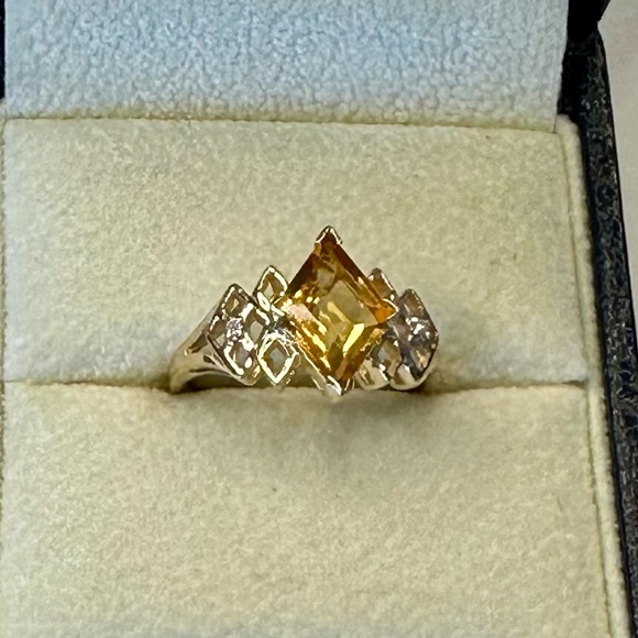 10K Yellow Gold Yellow Sapphire & Diamond Ring Size 7 - Picture 1 of 8